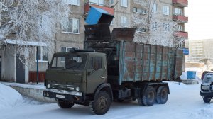 Мусоровоз КО-415А на шасси КамАЗ-53213 (Х 006 НЕ 22). / KAMAZ garbage truck.