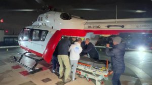 Врачи борются за жизнь тяжело раненого оператора Д. Волкова, который доставлен на лечение в Москву.