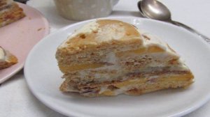 Торт из пряников с персиком без выпечки