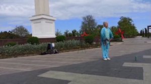 Упражнение  нормализует работу селезенки, желудка и печени. "Дикие гуси приземляются на берег"