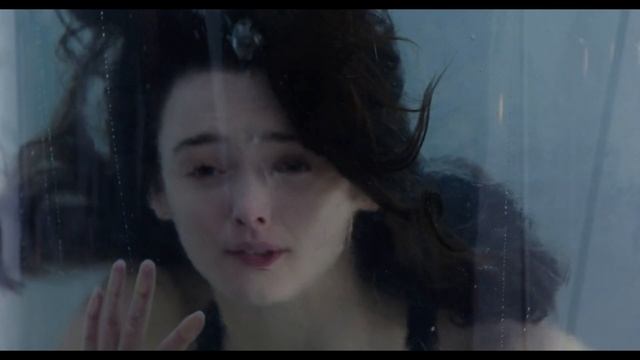 Hot Girl Breath Holding in Ice Water Tank смотреть онлайн