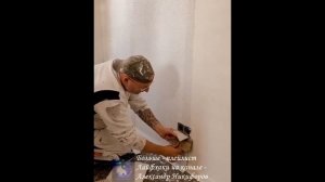 Лайфхак. Как правильно клеить обои вокруг розеток