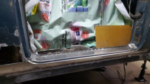 Техничка. Поменял правый порог на профиль 80х80 на ниве