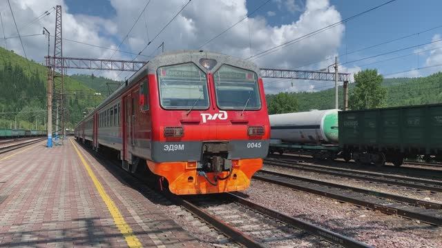 Поезда России на ЖД-станции "Бискамжа" - Железная дорога в Сибири летом смотреть онлайн