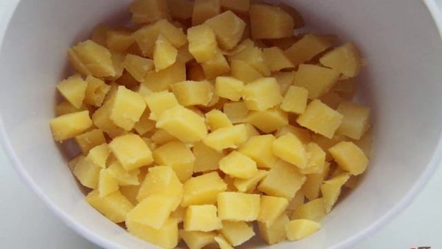 Салат Оливье с копченой колбасой
