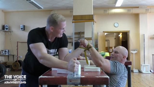 ARM WRESTLING TABLE TRAINING (Latvian Heavyweights on arm wrestling table) смотреть онлайн
