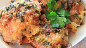 Куриные бедра с сыром и чесноком