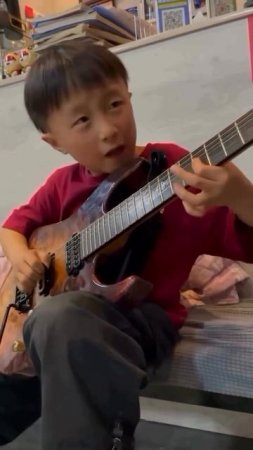 9 years old guitarist Junxi Lu