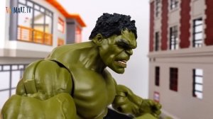 Scary Red Hulk Escaped~! Red Hulk VS Incredible Hulk #ToyMartTV