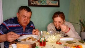 Жизнь в деревне.  Они скользкие такие