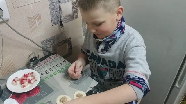 Я ПЕРШИЙ РАЗ ЛІПИВ ПЕЛЬМЕНІ смотреть онлайн