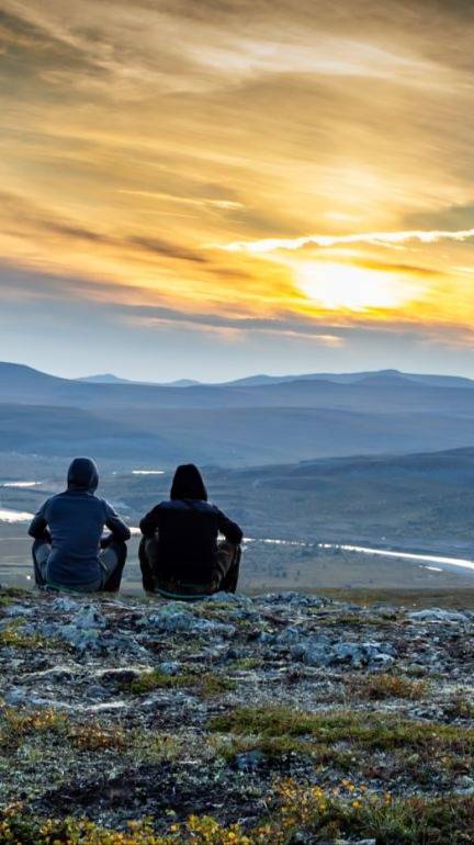 Хорошо, когда есть друзья, которые готовы пойти с тобой куда угодно смотреть онлайн