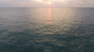 Птичий полет над Тихим океаном. Шептание волн и облаков