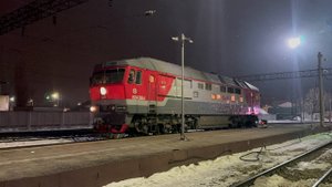 "Тапок под состав!" Тепловоз ТЭП70 - 0385 следует на манёврах на ст.Грязи-Воронежские, март 2025