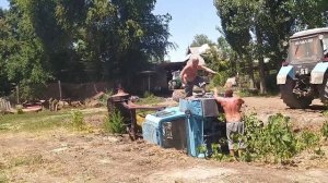Трактор с Куном упал в яму.