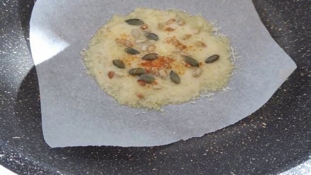 Сырные чипсы с семечками