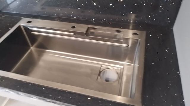 изготовление и монтаж кухонной столешницы и фартука из искусственного камня кварцвинила смотреть онлайн