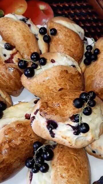 #сочники #творог #сочникистворогом #ягоды #смородина #выпечка #тесто #вкусно #готовимвместе #кчаю