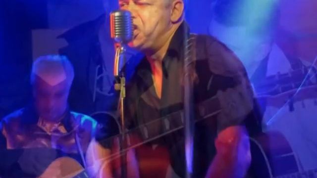 Chuck Berry tribute by the Ringtones ( UK/ F ) Dollar gettin' smaller