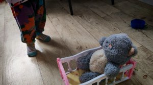 плюшевый котенок захотел кушать, играем и кормим плюшевого котенка, детские игры
