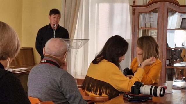Кинорежиссер Степан Бурнашев выступил с докладом «Якутский язык в кино» (Саха тыла киинэҕэ)