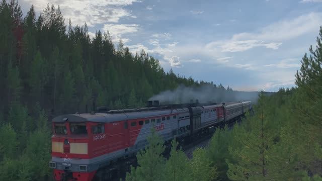 Поезда России на севере: пассажирский поезд РЖД "Карабула - Красноярск" смотреть онлайн