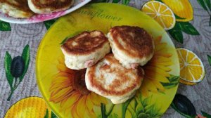 Оладьи дрожжевые с колбасой и с сыром