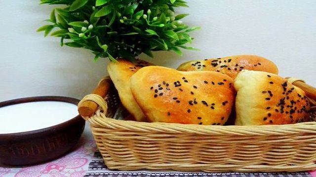 Пирожки дрожжевые с капустой и сезамом