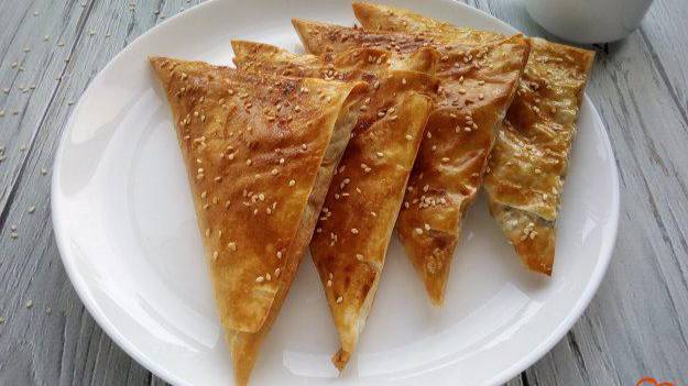 Треугольники с фаршем и грибами