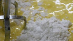 Мороженое с бананом, шоколадом и сгущенным молоком