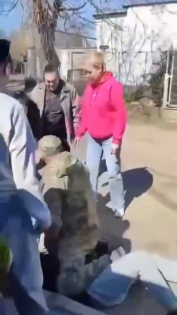 Ничего особенного для 404  просто тцкшник душит ухилянта на глазах у публики средь бела дня  В т...