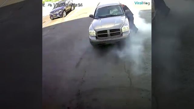 Cheating Death - 2020 Scary moments caught on camera смотреть онлайн