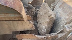 Строительство, дробление щебёнки