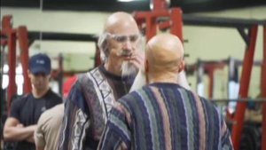 Пранк в Спортзале - Притворился дедом