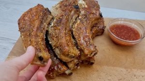 Сочные ребрышки и вкусная картошка, запеченные в духовке_ _улетают_ со стола мгновенно.