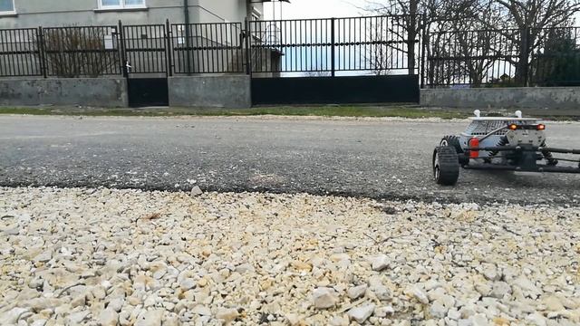 Homemade half-tracked Arduino RC car whit HC-11 radio - test drive смотреть онлайн