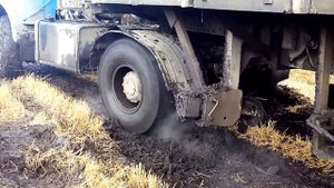 маз,поле,осень,грязь