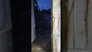 Запор для гаражных ворот