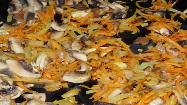 Быстрые булочки-рулеты с шампиньонами и твердым сыром