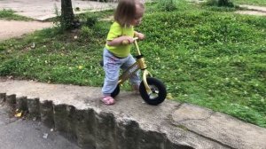 2019_08_14 Первый беговел и сразу в горку