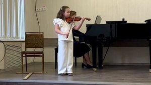 Зайцева Юлия, 8 лет, скрипка.