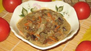 Утиная печень тушеная в сливочно-чесночном соусе