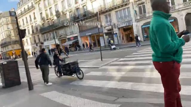 Tour the Louvre with Euro - Mona Lisa смотреть онлайн