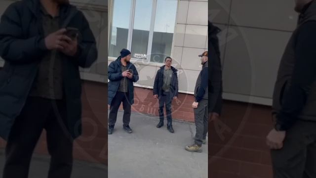 Гость с юга подкараулил девушку в подъезде жилого дома