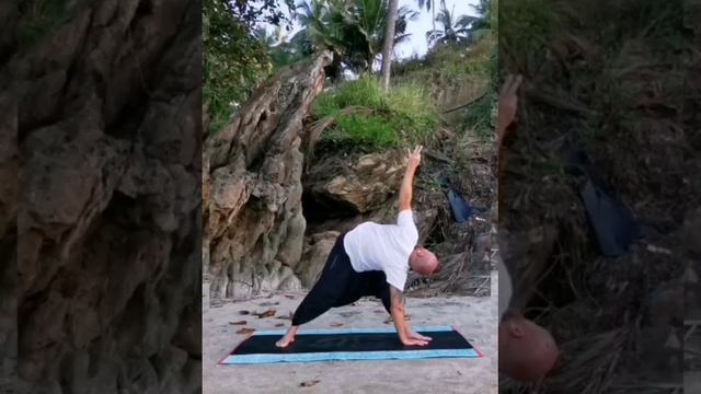 🧘🏻 Вариации триконасан (поза треугольника).