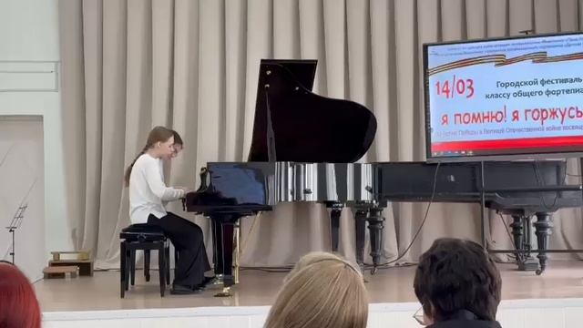 Д.Тухманов День победы в исп. ансамбля Озингина Алиса-Шевченко Мария