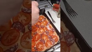 Пицца на листе в духовке (из того что было в холодильнике) , быстро и вкусно!