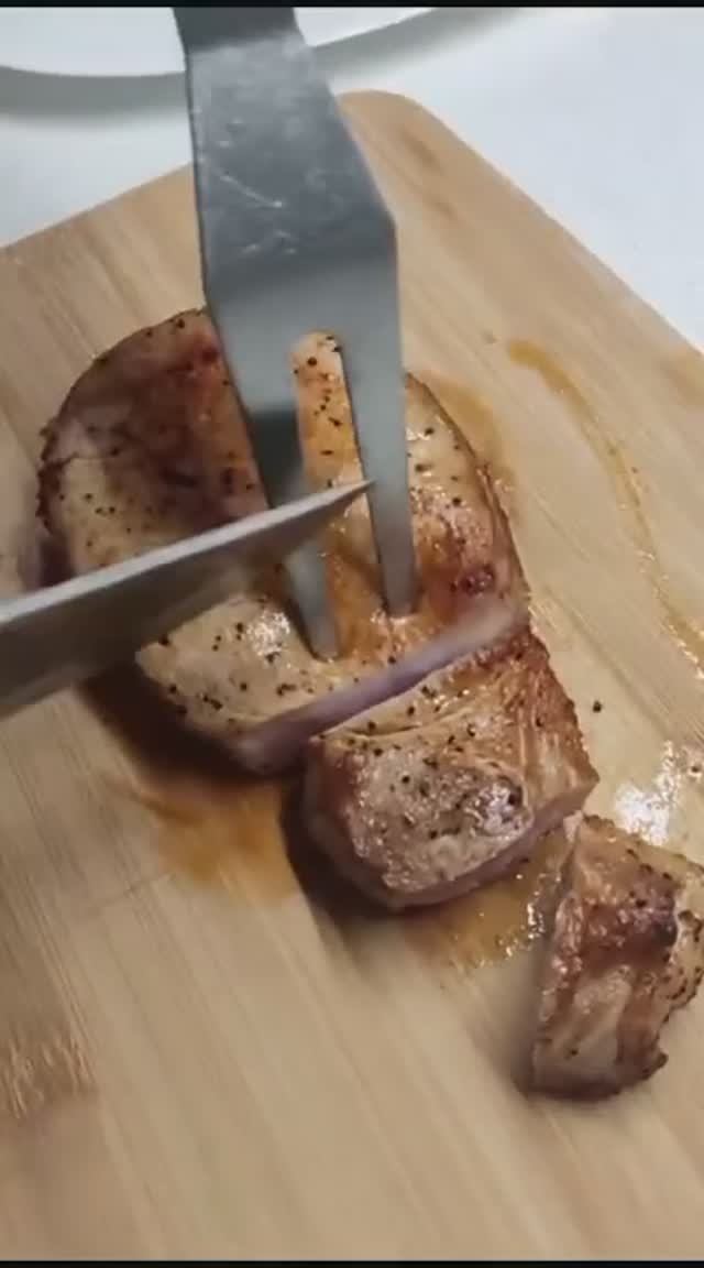 Вкусная ,сочная свинина , эскалоп и антрекот на сковороде , быстро и просто . смотреть онлайн