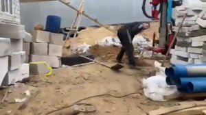 Бурение скважины (360p)