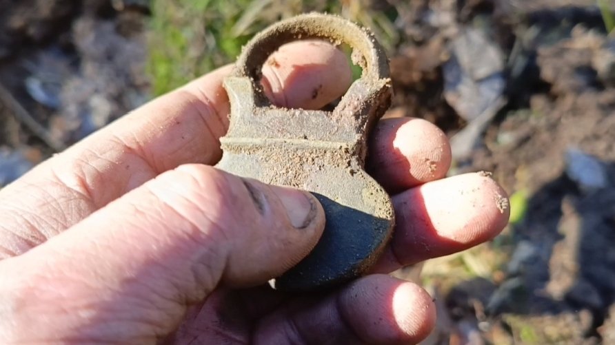 поиск монет и старины с металлоискателем на старом хуторе 4